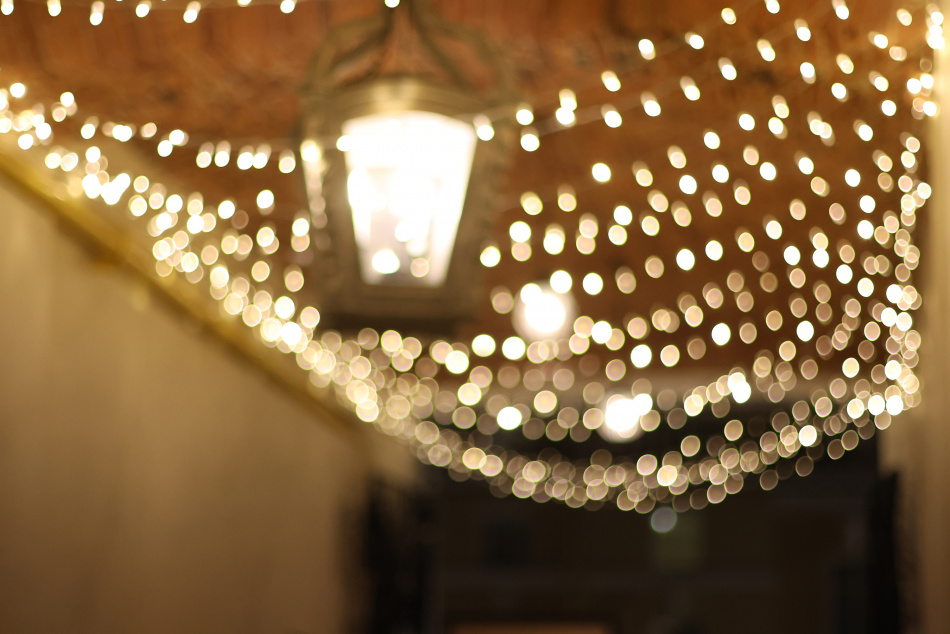 Петербург начинают украшать к Новому году